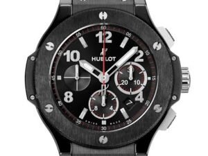 ساعه من Hublot تعمل بعدادات بلون اسود وسير اسود من المطاط