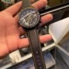 ساعه من OMEGA 007 تعمل بعدادات بلون اسود وسير جلد اسود
