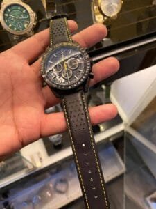 ساعه من OMEGA 007 تعمل بعدادات بلون اسود وسير جلد اسود