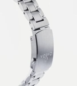 ساعه من007 OMEGA تعمل بعدادات بلون اسود وسير فضي من الستانليس ستيل