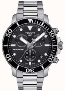 ساعه من tissot تعمل بعدادات بلون اسود وسير فضي من المعدن