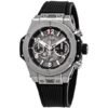 ساعه من Hublot تعمل بعدادات بلون ازرق وسير ازرق من المطاط