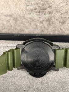 ساعه منpanerai luminor تعمل بعدادات بلون اسود وسير زيتي من المطاط