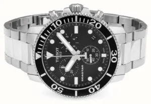 ساعه من tissot تعمل بعدادات بلون اسود وسير فضي من المعدن