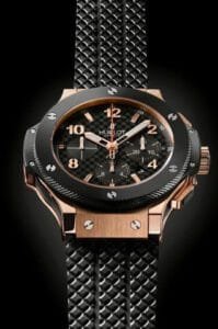 ساعه من Hublot تعمل بعدادات بلون اسود وسير اسود من المطاط