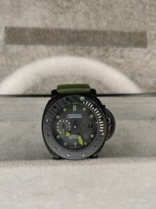 ساعه منpanerai luminor تعمل بعدادات بلون اسود وسير زيتي من المطاط