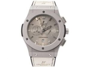 ساعه منHUBLOT تعمل بعدادات بلون رمادى وسير ابيض من المطاط