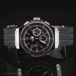 ساعه من Hublot تعمل بعدادات بلون اسود وسير اسود من المطاط