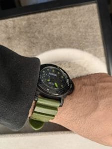 ساعه منpanerai luminor تعمل بعدادات بلون اسود وسير زيتي من المطاط