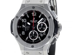ساعه من Hublot تعمل بعدادات بلون اسود وسير اسود من المطاط