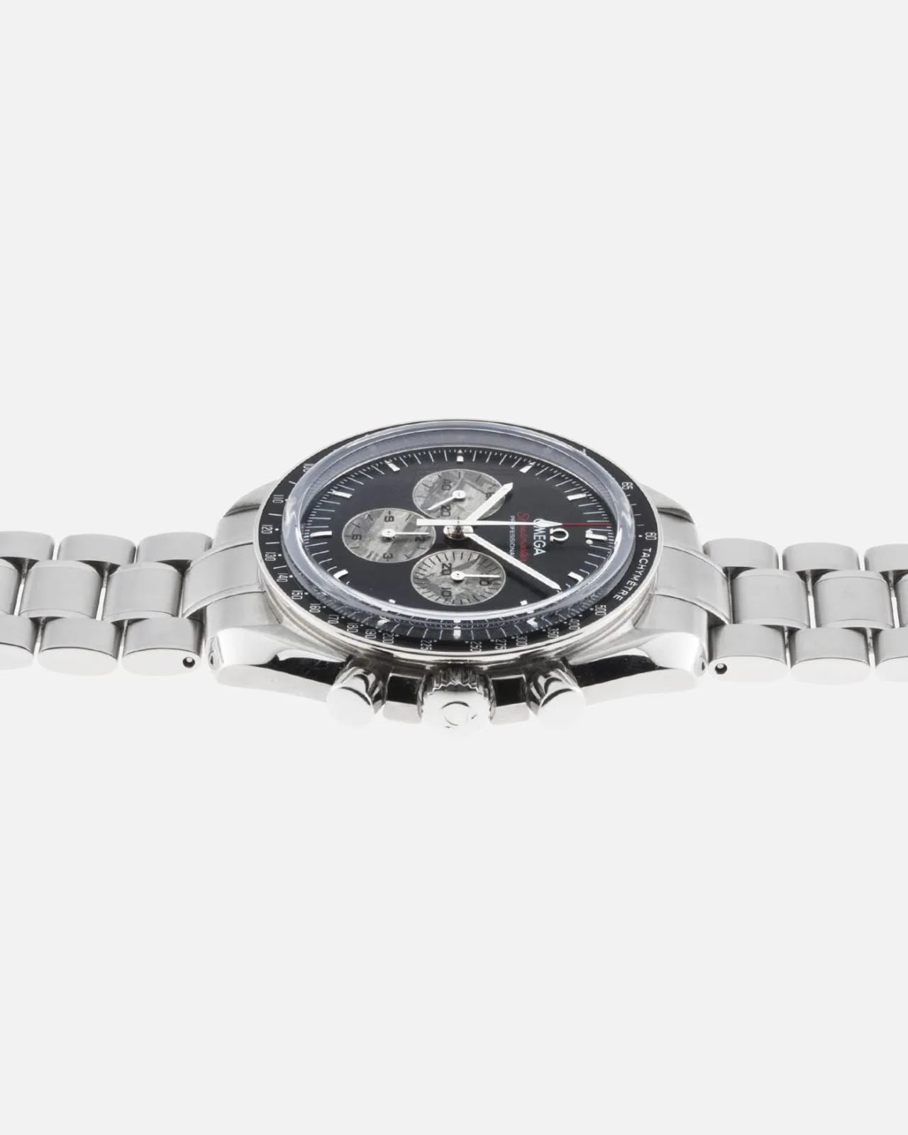 ساعه من007 OMEGA تعمل بعدادات بلون اسود وسير فضي من الستانليس ستيل