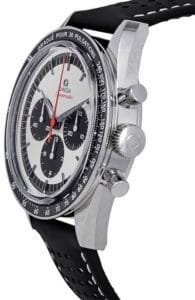 ساعهOMEGA تعمل بعدادات بلون ابيض وسير جلد اسود