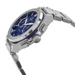 ساعه من Hublot تعمل بعدادات بلون ازرق وسير فضي من المعدن