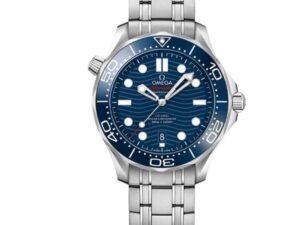 ساعه من007 OMEGA بلون مينا ازرق وسير فضي من الستانليس ستيل
