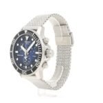 ساعه من tissot تعمل بعدادات بلون اسود & ازرق وسير فضي من المعدن