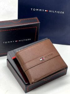 محفظة تومي اصلية بلون بني