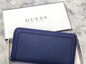 محفظة Guess جلد طبيعي ازرق للنساء