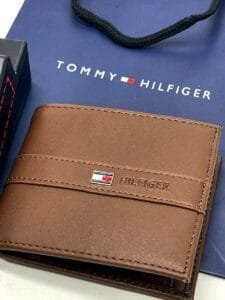 محفظة تومي اصلية بلون بني