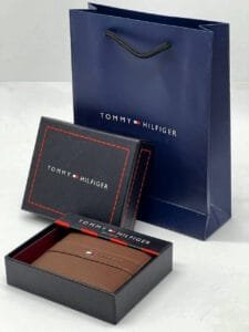 محفظة تومي اصلية بلون بني