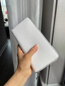 محفظة كالفن كلاين للنساء جلد بلون ابيض اصلية