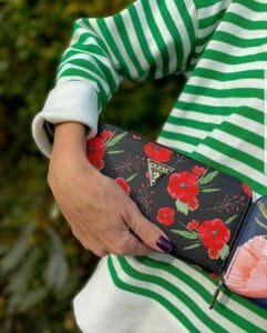 محفظة Guess جلد طبيعي للنساء