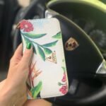 محفظة Guess جلد طبيعي للنساء