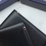 طقم محفظة وحافظة كروت وميدالية تومي هيلفيغر رجالي اسود