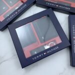 طقم محفظة وحافظة كروت وميدالية تومي هيلفيغر رجالي اسود