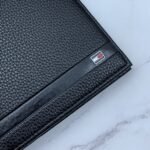 طقم محفظة وحافظة كروت وميدالية تومي هيلفيغر رجالي اسود