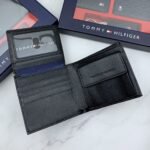 طقم محفظة وحافظة كروت وميدالية تومي هيلفيغر