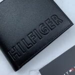 طقم محفظة وحافظة كروت وميدالية تومي هيلفيغر
