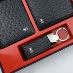 طقم محفظة وحافظة كروت وميدالية تومي هيلفيغر رجالي اسود