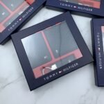 طقم محفظة وحافظة كروت وميدالية تومي هيلفيغر رجالي اسود