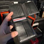 محفظة تومي هيلفيغر جلد طبيعي اسود