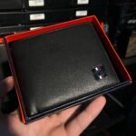 محفظة تومي هيلفيغر جلد طبيعي اسود