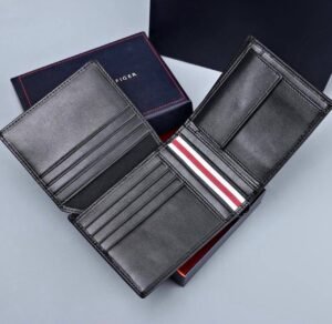 محفظة تومي هيلفيغر جلد طبيعي اسود