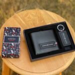 محفظة ميدالية تومي هيلفيغر رجالي اسود جلد طبيعي