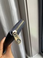 محفظة تومي هيلفيغر جلد طبيعي ازرق للنساء