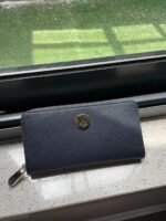 محفظة تومي هيلفيغر جلد طبيعي ازرق للنساء