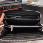 محفظة Guess جلد طبيعي اسود للنساء