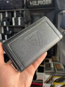 محفظة Guess جلد طبيعي اسود للنساء