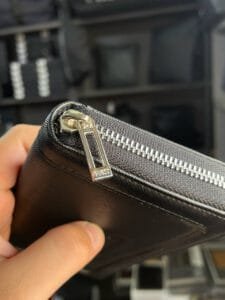محفظة Guess جلد طبيعي اسود للنساء
