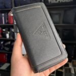 محفظة Guess جلد طبيعي اسود للنساء