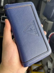 محفظة Guess جلد طبيعي ازرق للنساء