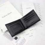 طقم محفظة ميدالية Calvin Klein جلد طبيعي اسود