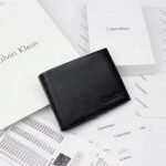 طقم محفظة ميدالية Calvin Klein جلد طبيعي اسود
