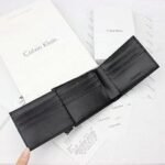 طقم محفظة ميدالية Calvin Klein جلد طبيعي اسود