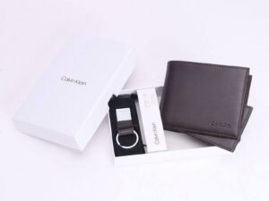 طقم Calvin Klein محفظة +ميدالية جلد طبيعي بني
