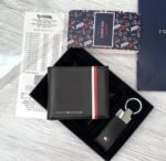 محفظة ميدالية تومي هيلفيغر رجالي اسود جلد طبيعي