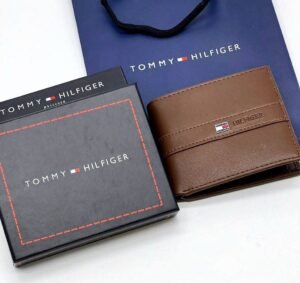 محفظة تومي اصلية بلون بني